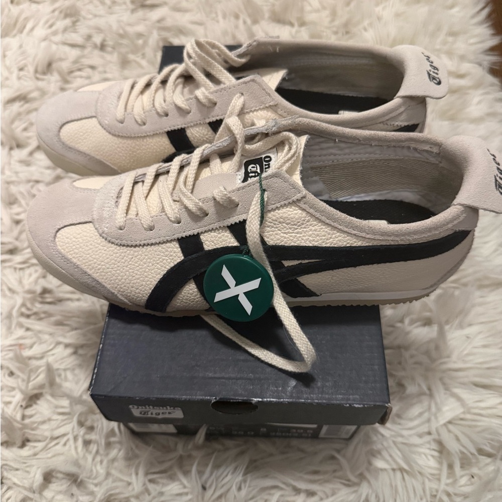 NWT Onitsuka Tiger Mexico 66 Athletic Sneakers Birchwood with Black Stripes